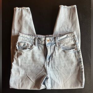 Women’s Edgely Distressed Jeans